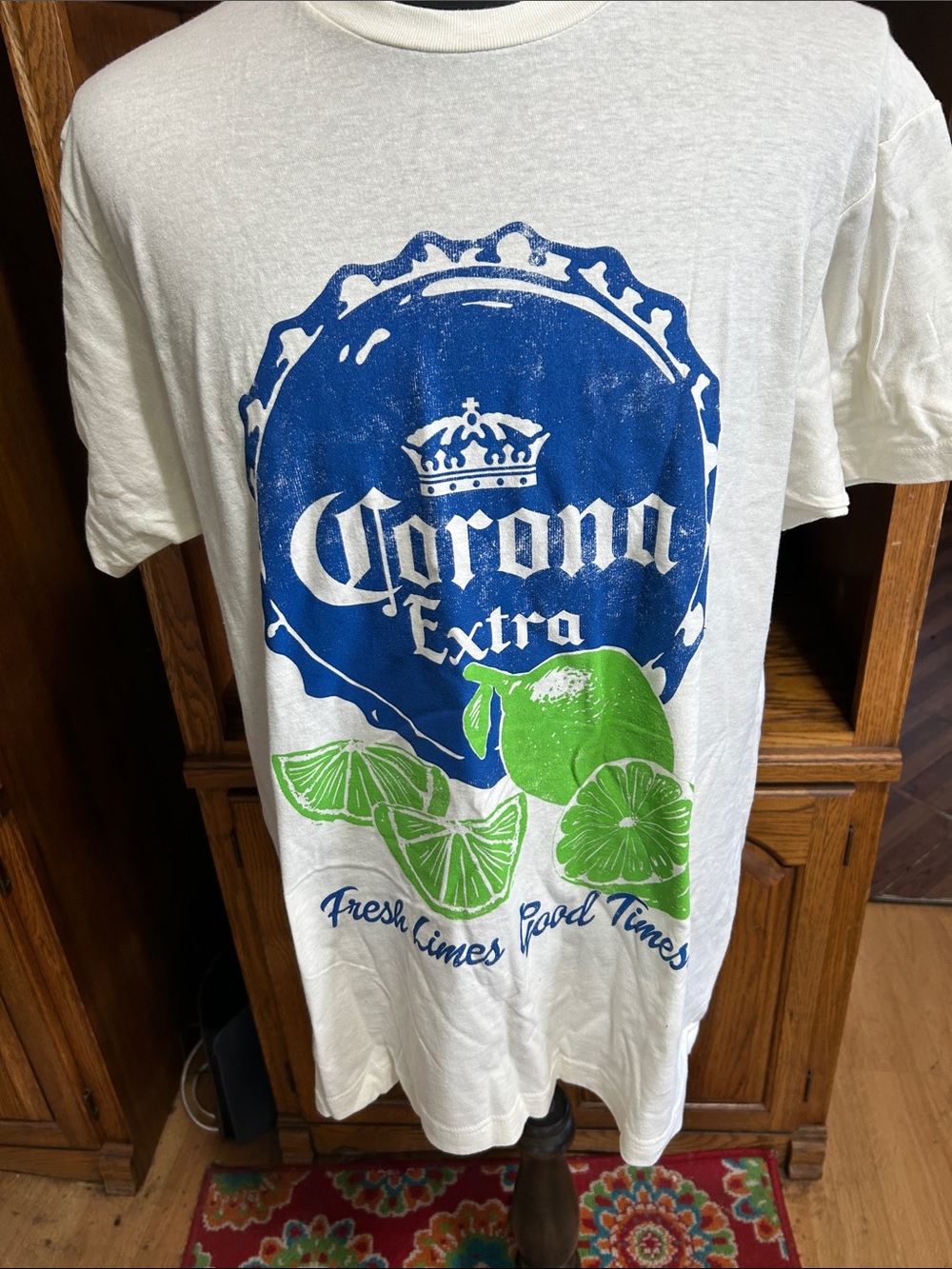 Corona White T-Shirt with Blue Logo and Green Limes Size Large (42-44) NWOT